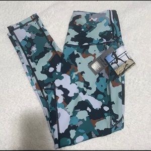 LEGEND Women’s High Waisted Camo Printed Leggings Size Large